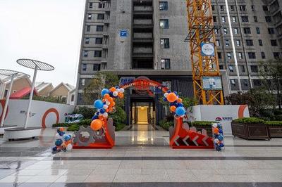 旭輝透明工廠升級(jí)，西安國(guó)宸府首批客戶參觀引領(lǐng)房地產(chǎn)行業(yè)新風(fēng)尚